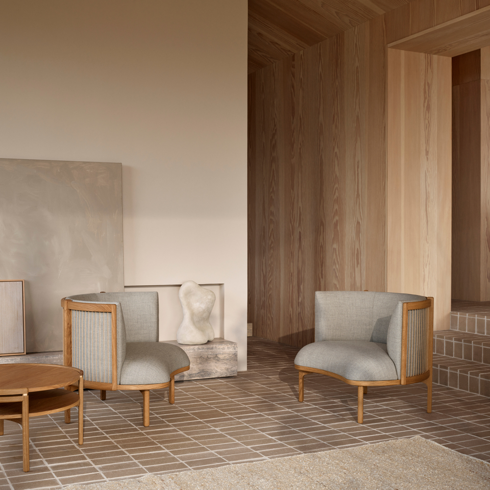 RF1904 Sideways Lounge Chair