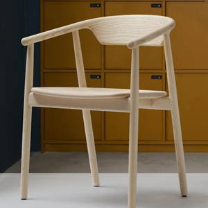 Leva Armchair