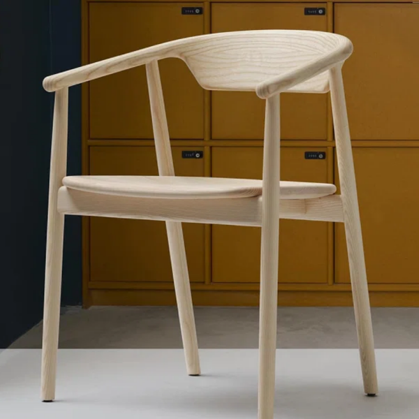 Leva Armchair