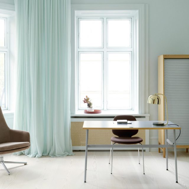 grant-lamp-602189-normann-copenhagen-journal-desk-grey-my-chair-chrome-era-lounge-chair-swivel-alu-tap-stool-jalousi-cabinet-grant-table-lamp-2018-01-b-arcit18